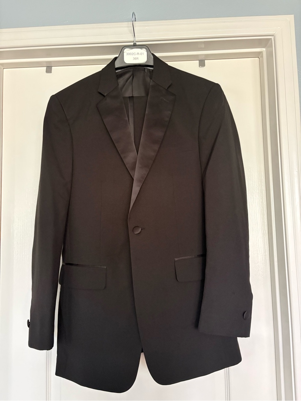 Black Men's One-Button Tuxedo Jacket with Satin Lapels